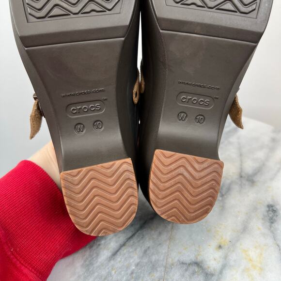 CROCS Women's Sarah Suede Buckle Slip On Brown Rubber Mules Heeled Clogs (Sz 10) - Picture 8 of 10